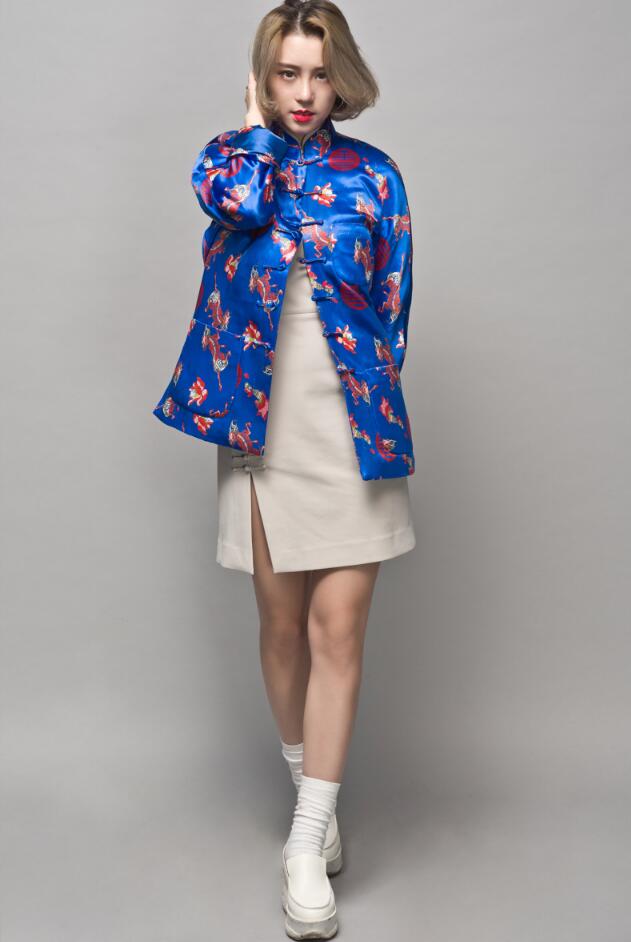 匠心啟航閱讀麒麟印花盤扣唐裝圖片