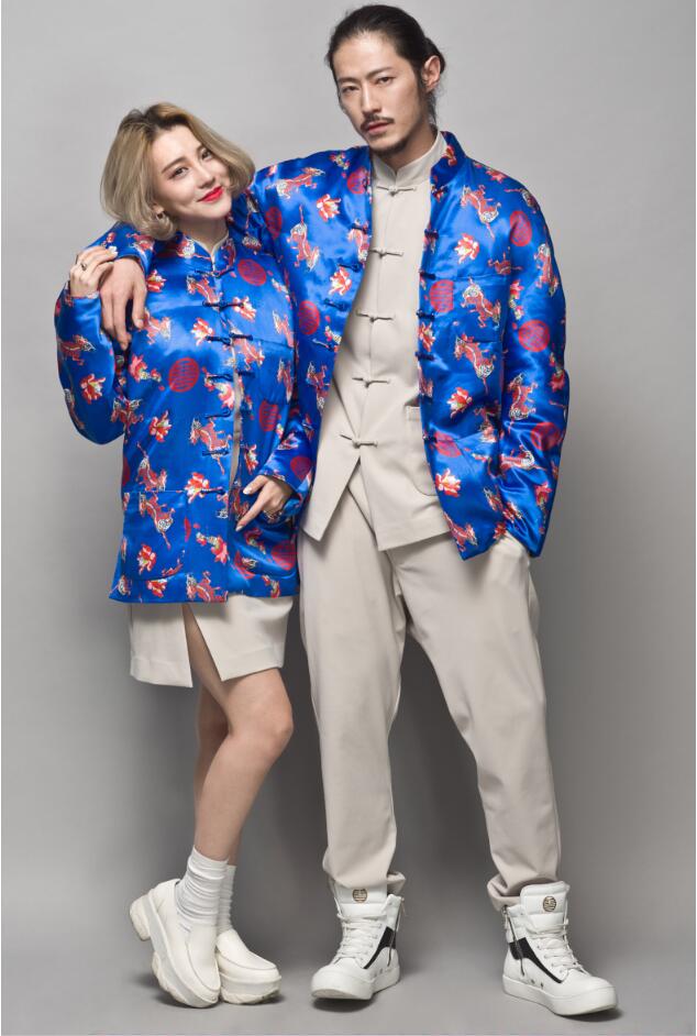 匠心啟航閱讀麒麟印花盤扣唐裝圖片