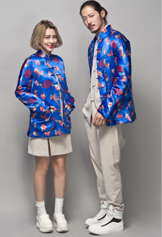 匠心啟航閱讀麒麟印花盤扣唐裝圖片