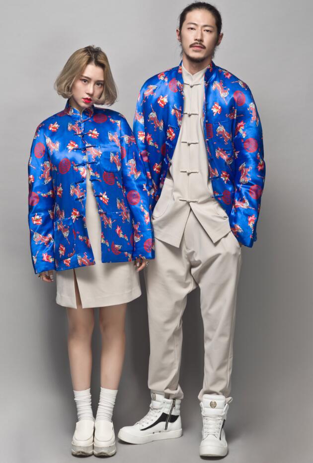 匠心啟航閱讀麒麟印花盤扣唐裝圖片