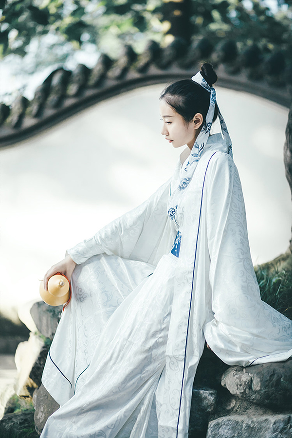 漢服白藍色提花綢直裾裙