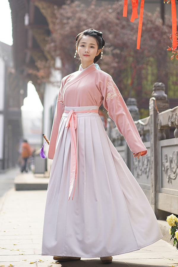 漢服 交領襦裙繡花長褙子