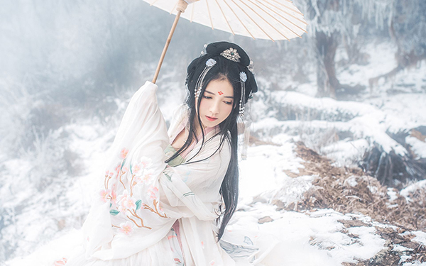 古風(fēng)美女，雪地女子