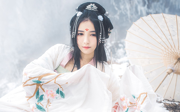 古風(fēng)美女，雪地女子