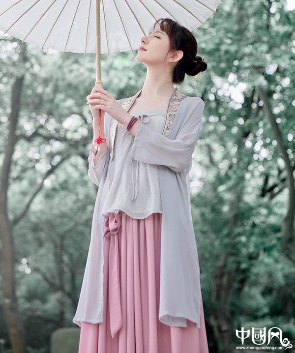 改良對(duì)襟漢服 齊腰襦裙