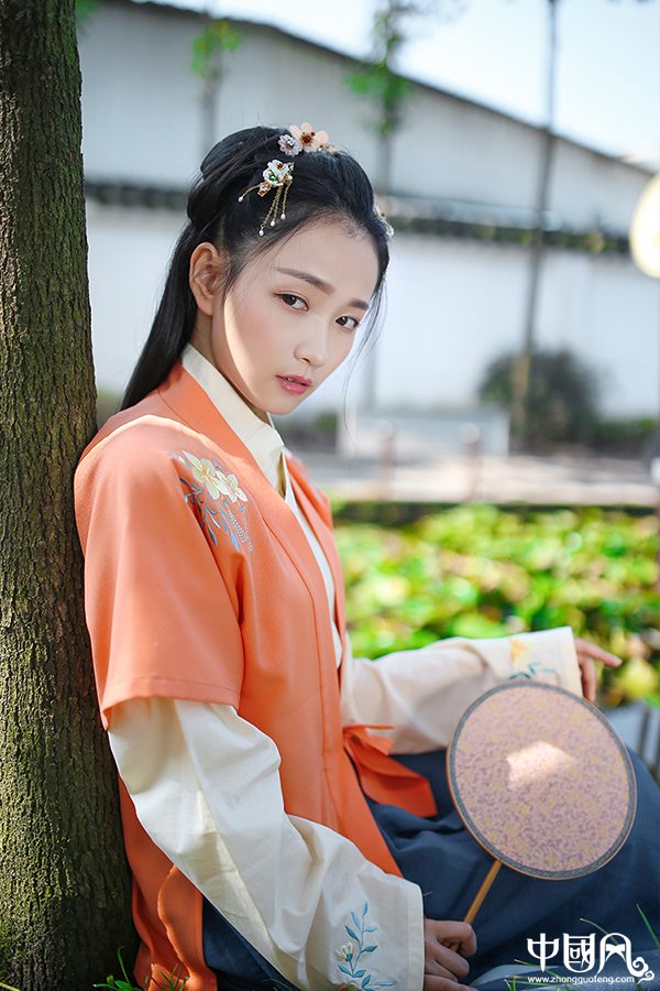 漢服繡花對(duì)襟半臂交領(lǐng)齊腰襦裙