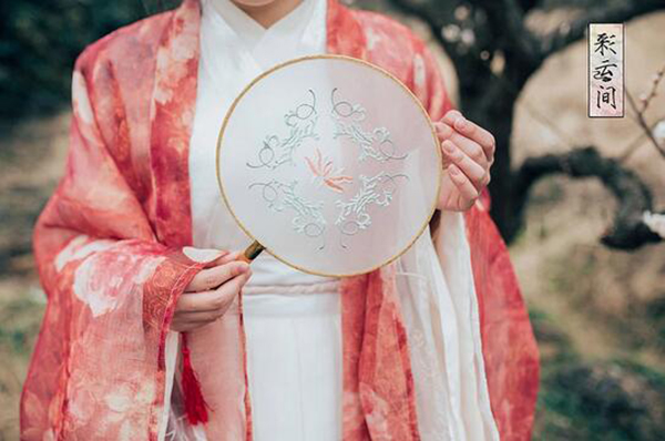 匠心啟航閱讀繡花簡約清新團(tuán)扇