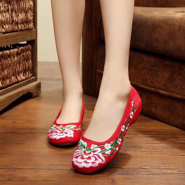 匠心啟航閱讀繡花鞋 民族風(fēng)布鞋