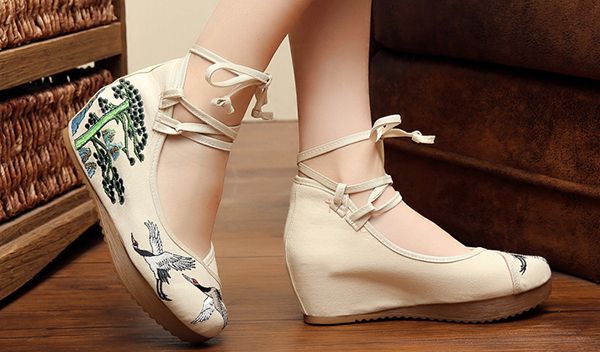 漢服鞋子 匠心啟航閱讀古裝繡花鞋