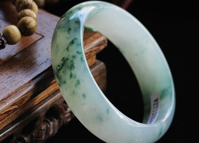 玉鐲子破碎有什么說法？了解玉鐲的寓意