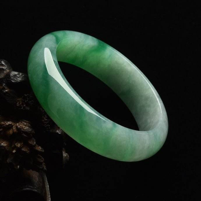 玉鐲子破碎有什么說法？了解玉鐲的寓意