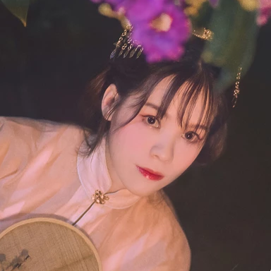 紫薇花開帶團(tuán)扇女生頭像，唯美古風(fēng)真人頭像