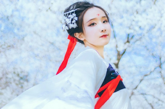 花容月貌古風(fēng)女子頭像，秀雅匠心啟航閱讀qq頭像