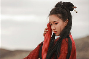 紅衣冷艷古風女子真人頭像，女生古風qq頭像