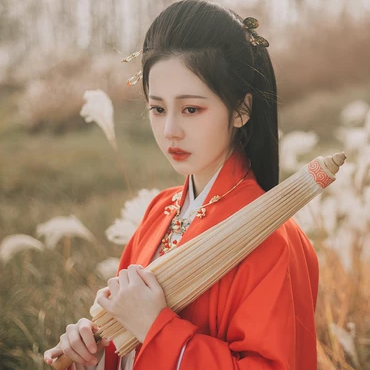 紅衣蒹葭帶傘頭像，唯美古風真人頭像