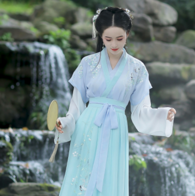 淺交領(lǐng)半臂雙鶴刺繡，改良漢服襦裙