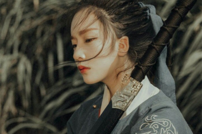 英氣瀟灑女子古風頭像，古典真人頭像