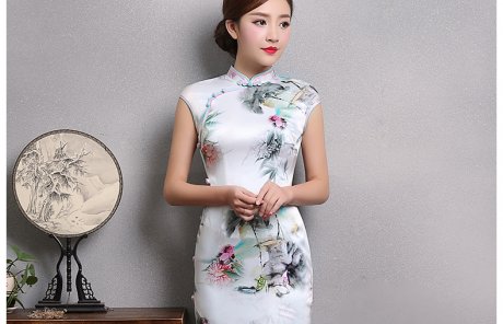 白色鄉(xiāng)墨印花旗袍，短袖真絲旗袍裙