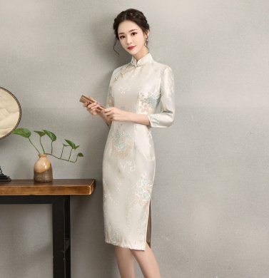 清新淡雅繡花旗袍，中袖優(yōu)雅旗袍裙