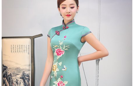 復(fù)古繡花旗袍，短袖真絲旗袍裙