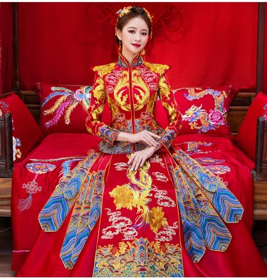 花開(kāi)牡丹中式禮服，古韻悠揚(yáng)奢華刺繡新娘禮服