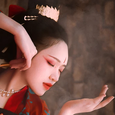 嬌艷紅傘女生頭像，唯美古風真人頭像