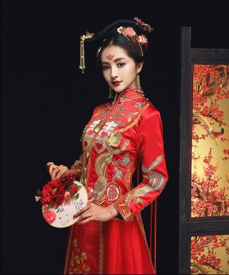 富貴金鳳中式禮服，別致飄帶新娘禮服