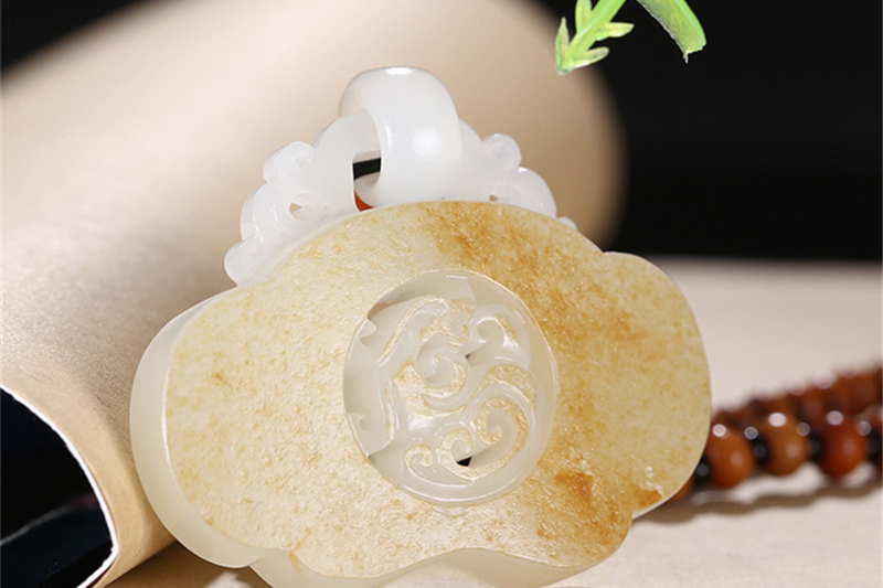 新疆和田羊脂玉龍騰掛件，龍騰富貴財(cái)源滾滾