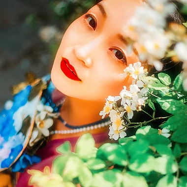 多彩花團扇女生頭像，唯美古風真人頭像