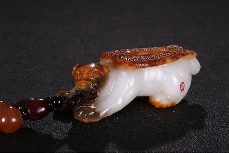 神獸飛虎手把件掛件，天然白玉手玩件玉石小擺