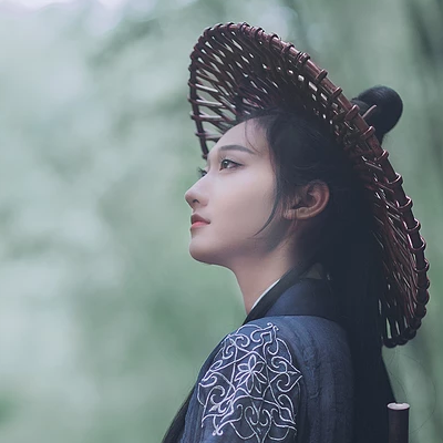 禪意喝酒女生頭像，唯美古風(fēng)真人頭像