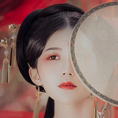 秋千仕女帶團(tuán)扇女生頭像，唯美古風(fēng)真人頭像