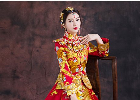 紅色長款拖尾中式禮服，精美刺繡新娘結(jié)婚禮服