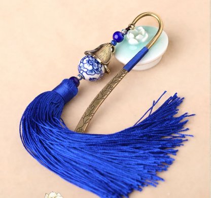 匠心啟航閱讀手繪青花瓷古風(fēng)藍(lán)色流蘇書簽