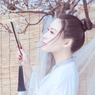 白衣冷艷女子頭像，唯美古風(fēng)真人頭像