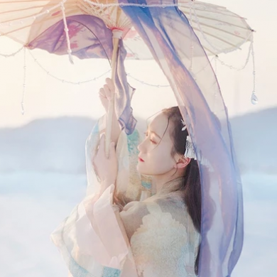 翩翩起舞帶傘女生頭像，唯美古風(fēng)真人頭像