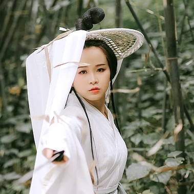 白衣俠女冷艷頭像，唯美古風(fēng)女子真人頭像
