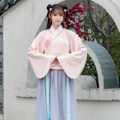 玉兔圖案傳統(tǒng)漢服，改良交領(lǐng)襖裙襦裙?jié)h服