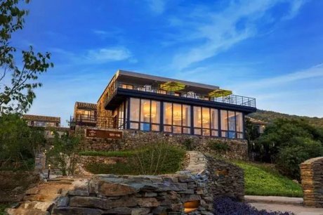 日出三舍，最美海岸線上的海景泳池