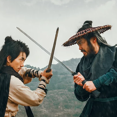 江湖英雄帶兵器男生頭像，唯美古風真人頭像