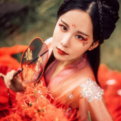 妖艷彼岸花紅衣女子頭像，唯美古風真人頭像