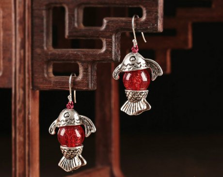 魚(yú)念傾城之美耳環(huán)，紅情古韻悠悠!
