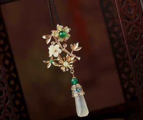 玉蘭花吊墜項(xiàng)鏈，清新岫玉毛衣鏈