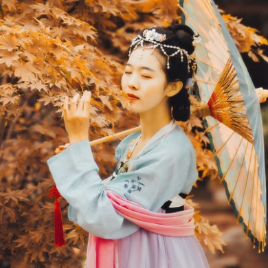 秋意唯美帶傘頭像，唯美古風真人女子頭像