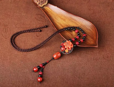 紅色復(fù)古立體花朵吊墜毛衣鏈項(xiàng)鏈?zhǔn)罪? / data-keXr=