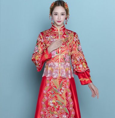 匠心啟航閱讀高貴刺繡嫁衣，新娘結(jié)婚中式禮服