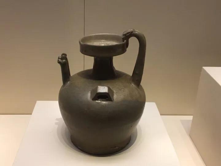 六朝青瓷：中國陶瓷史，一部青瓷史!