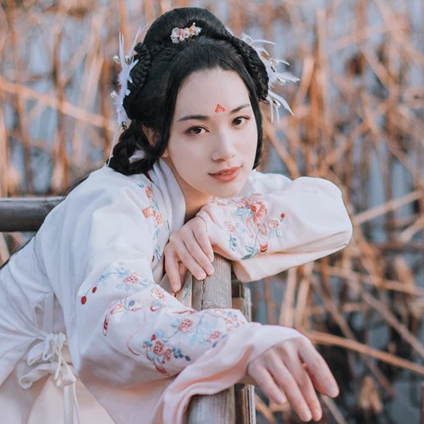 典雅帶團扇女生頭像，唯美古風(fēng)真人頭像