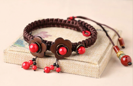 木質(zhì)花朵紅色鎖骨鏈?zhǔn)止赓|(zhì)項(xiàng)鏈?zhǔn)罪? / data-OlU7=