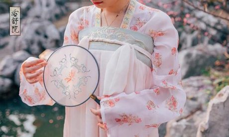 匠心啟航閱讀繡花簡(jiǎn)約清新團(tuán)扇